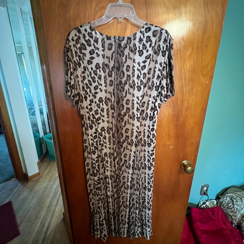 Caroline Wells leopard print dress 16